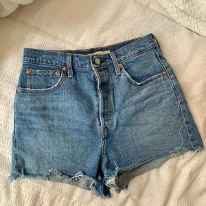 Levi’s Ribcage Shorts
